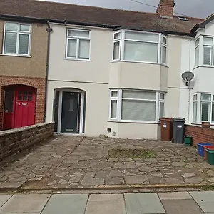 Charming 3-bedroom Family Holiday home